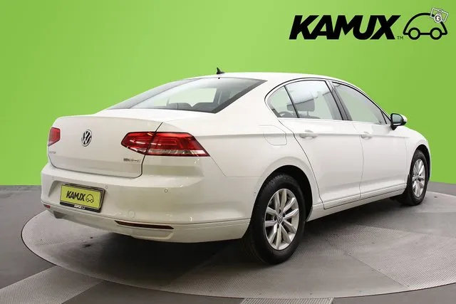 Volkswagen Passat Sedan Comfortline 1,6 TDI / Webasto / Navi / Adapt. Vakkari / ErgoComfort istuimet / Image 4