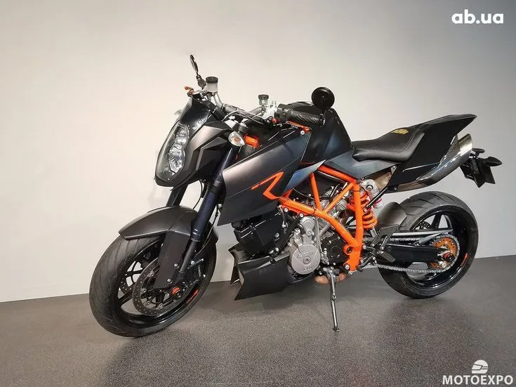 KTM 990 Image 6